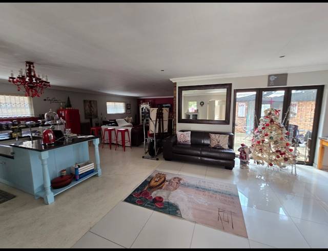 4 BEDROOM FREESTANDING FOR SALE IN PETERSFIELD